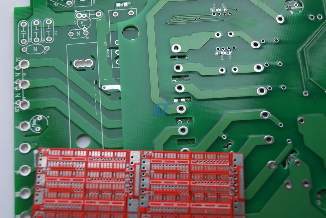 PCB di rame pesante ad alta corrente con maschera di saldatura rossa per la scheda di controllo del modello di aeromobile