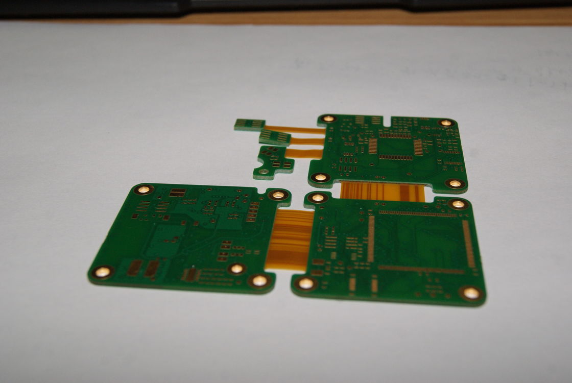 8 mil Min Line Space Rigid Flex PCB con Gerber/PCB File Necessario e 0,075 mm Min. Line Width/Spacing