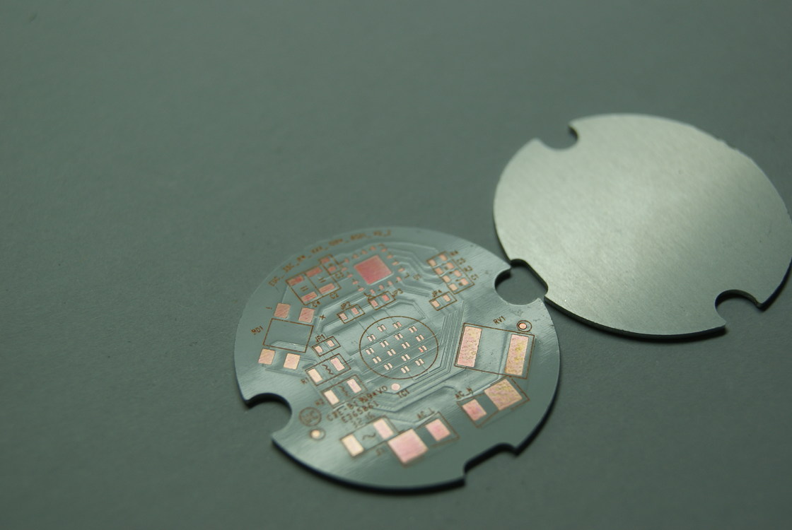 PCB IMS personalizzato con materiale base FR-4 e min. Silkscreen Bridge di 0,1 mm