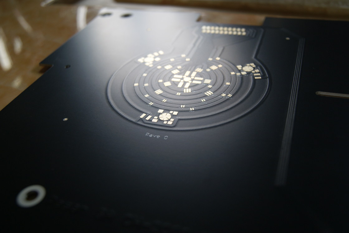 Black Silkscreen PTTC Metal PCB con 2-16 strati per una funzionalità e una durata ottimali